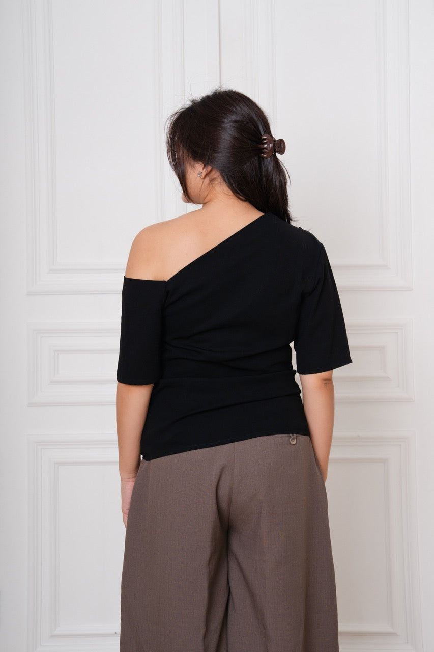 Maelis One Shoulder Top | Black